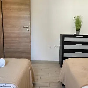Affabilis Vip House - Top Location Right Next To The Beach - Free Parking - Sea View - Facilities And Activities Within Walking Distance - 15 Minutes From Split Airport - Buralux Trogir