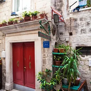 Apartamento & Ursa, Trogir